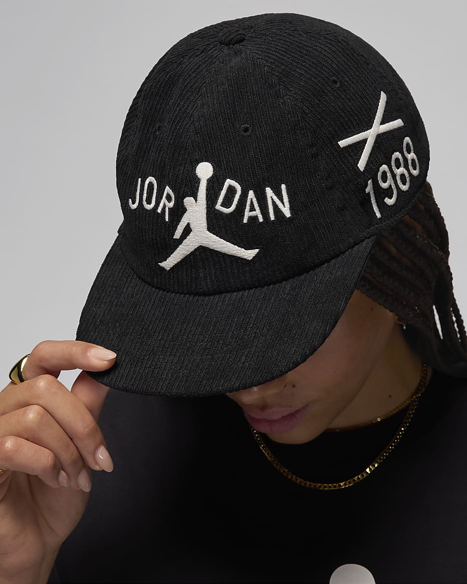 NIKE公式】ジョーダン x ニーナ シャネル アブニー クラブ キャップ.オンラインストア (通販サイト)